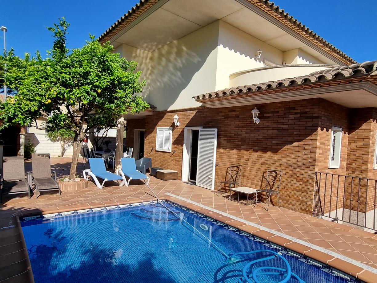 House -
                                      Casa -
                                      4 bedrooms -
                                      8 persons